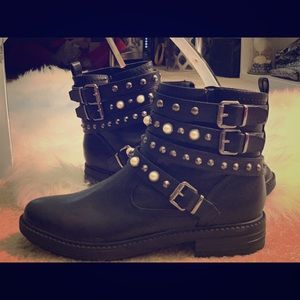 Black Groovi motorcycle boot - G by Guess